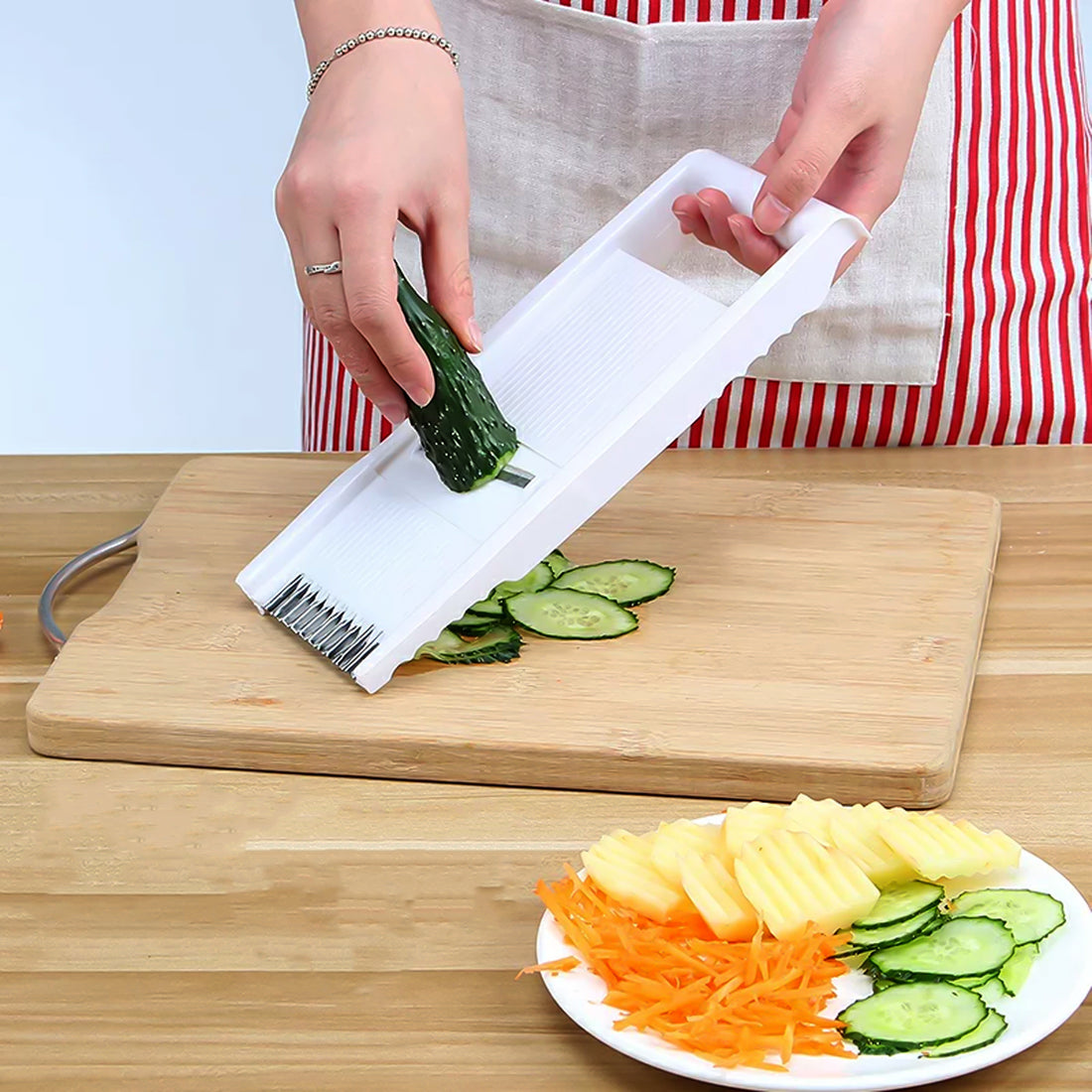 3 In 1 Kitchen Set - Grater, Slicer and Peeler - Zoopsy